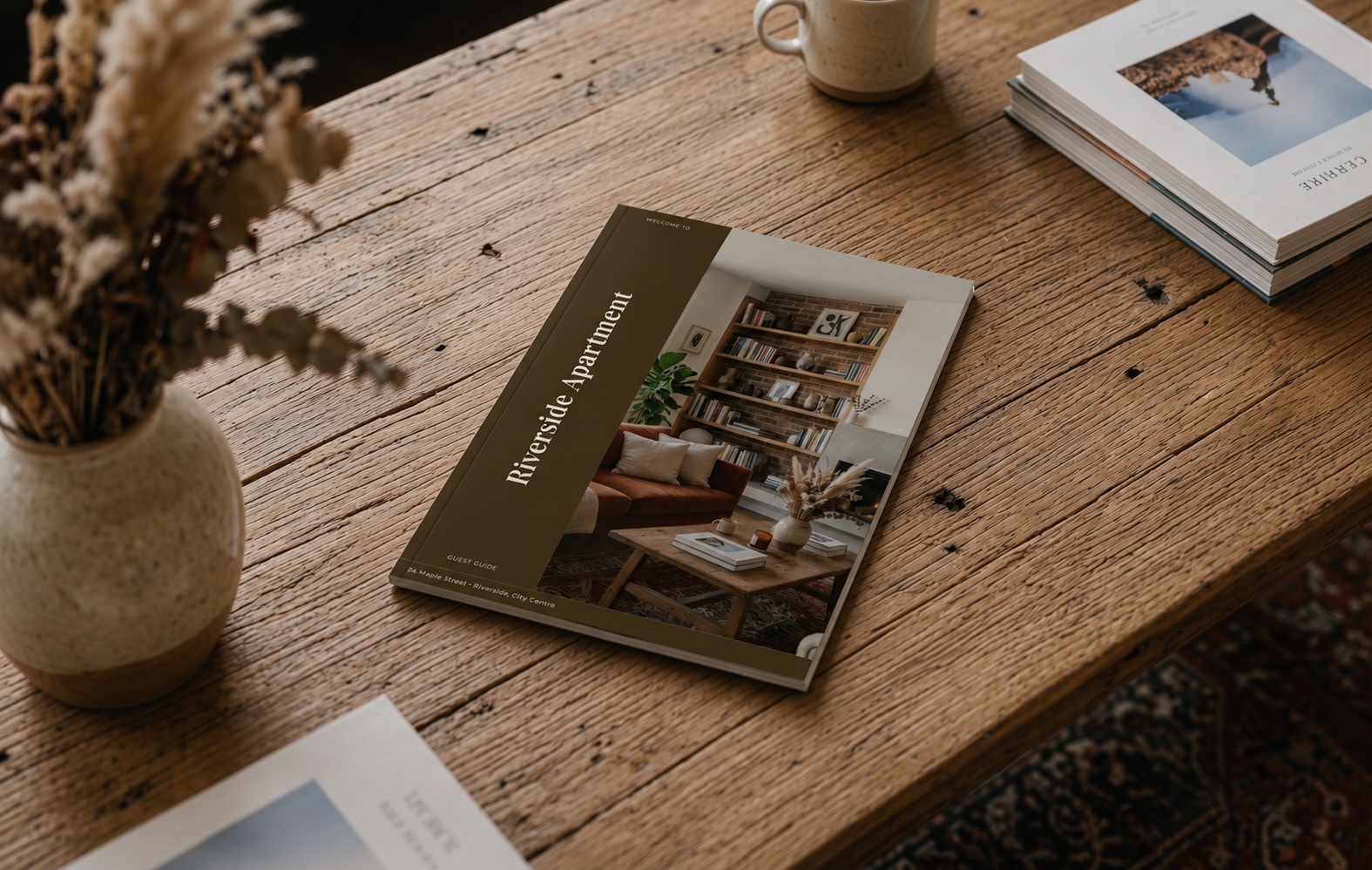 GuestBook — guide d'accueil imprimé sur une table